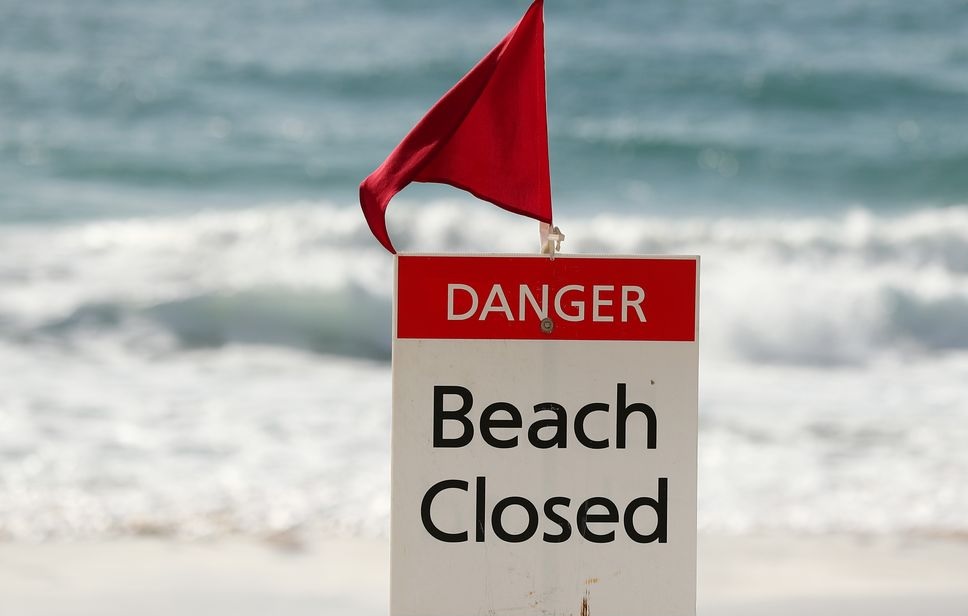الأمواج الخطيرة تتسبب في إغلاق الشواطئ بنيو ساوث ويلز