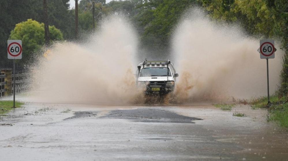 السائقون الاستراليون يقودون بثقة مفرطة رغم سوء الأحوال الجوية