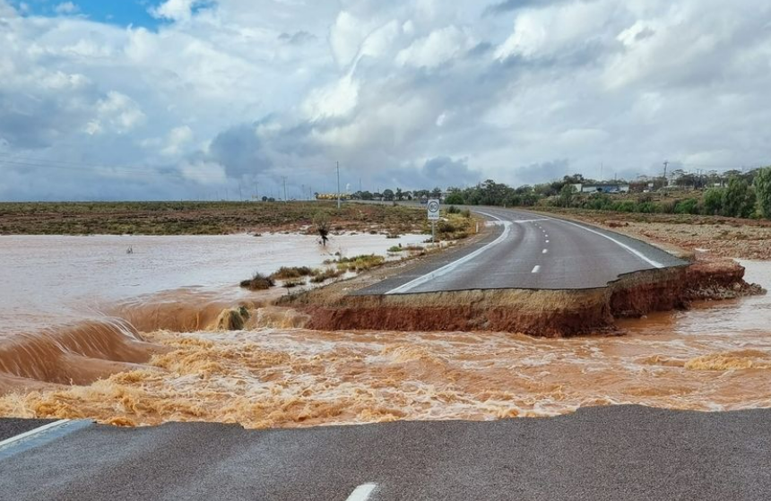 إعلان حالة الطوارئ في جنوب أستراليا بعد تدمير الفيضانات للطرق والسكك الحديدية