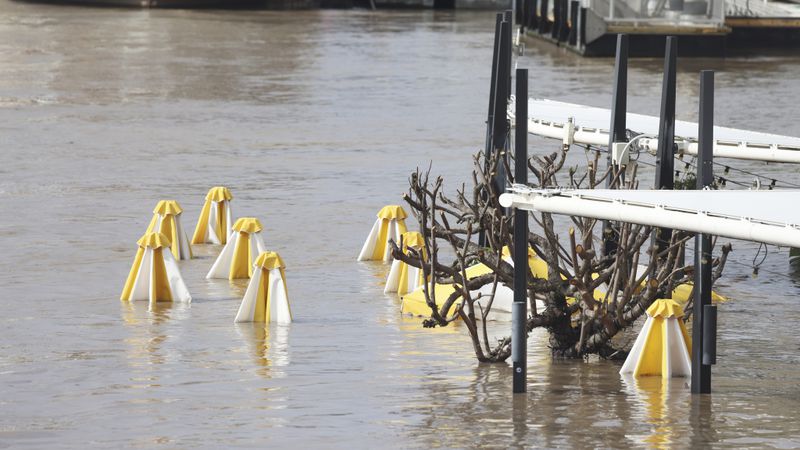 رغم انخفاض معدّل هطول الأمطار إلا أن التحذيرات لسكان جنوب شرق كوينزلاند لا تزال قائمة