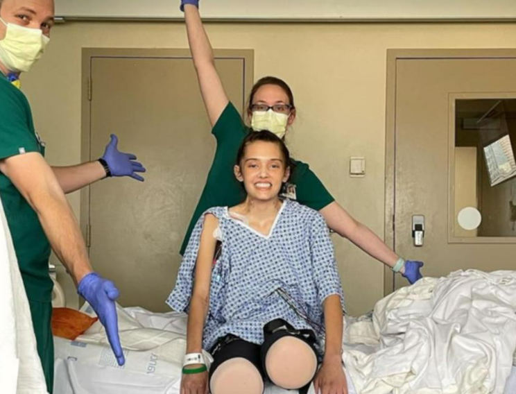 عارضة أزياء أمريكية تتعرض لبتر ساقيها نتيجة إصابتها بكوفيد-19