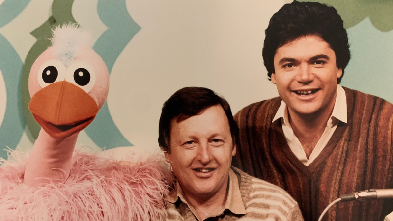وفاة شخصية التليفزيون الأسترالي إرني كارول مبتكر Ossie Ostrich