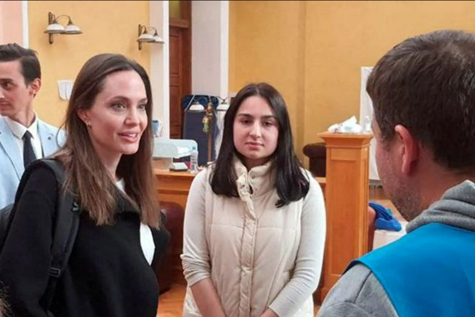 عمل إنساني جديد لأنجيلينا جولي في أوكرانيا.. لكن هل تعرّضت النجمة الشهيرة للخطر؟