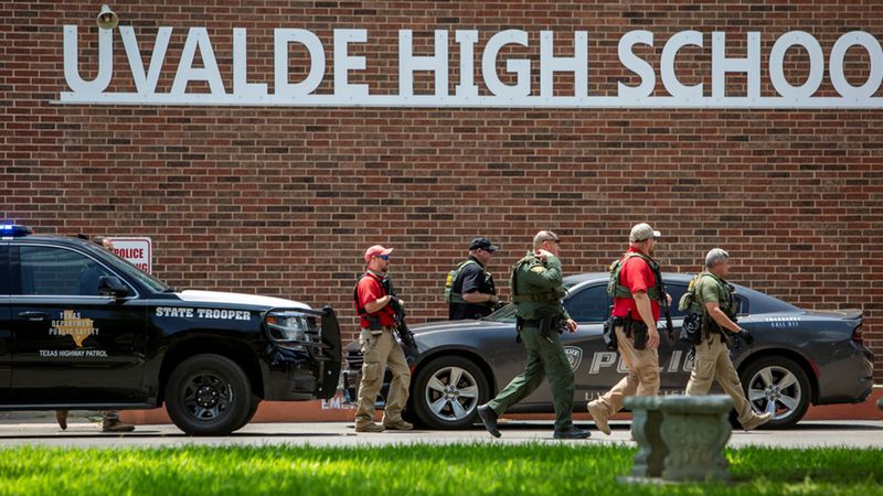 خمسة عشر ضحية من الطلاب بعد إطلاق نار على مدرسة في تكساس