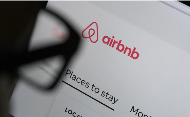 شركة Airbnb تواجه دعوى قضائية لتضليلها العملاء