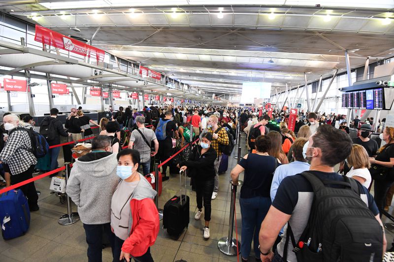 موعد وصول المسافرين إلى المطارات مع توقعات بحدوث فوضى يوليو
