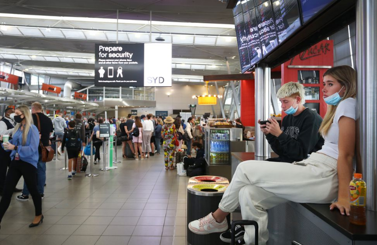 نهاية السنة الدراسية تنذر بفوضى أكبر في مطارات أستراليا.. إليك بعض التعليمات لتجاوزها