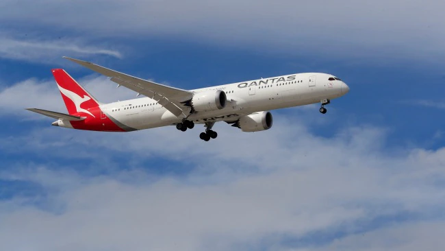 "استراتيجيات انتهازية": إجراءات تنافسية وتحقيقات على الرحلات الإقليمية لكل من Rex و Qantas