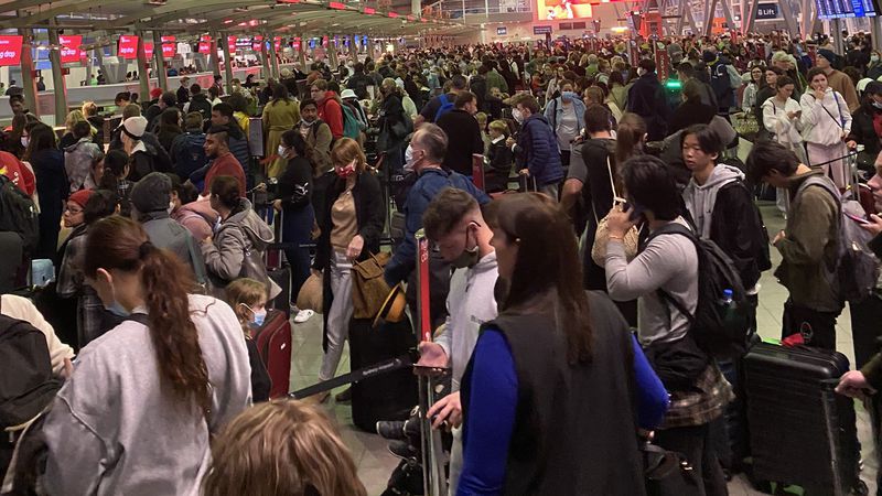 مطارات أستراليا تتعرض لأكثر الأيام ازدحاماً وإلغاء العديد من الرحلات الجوية