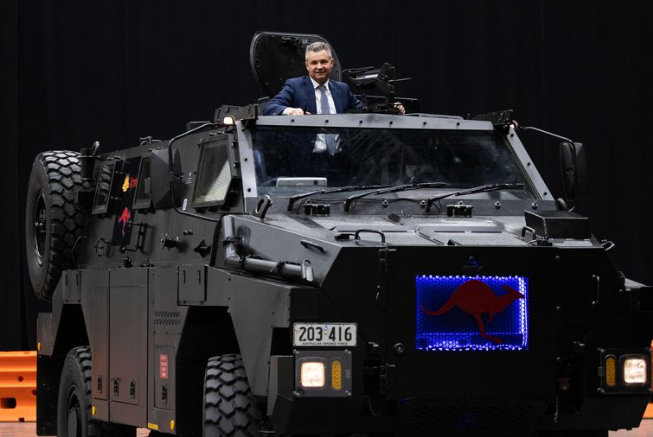 الجيش الأسترالي يطوّر مركبة Bushmaster تعمل بالطاقة الكهربائية