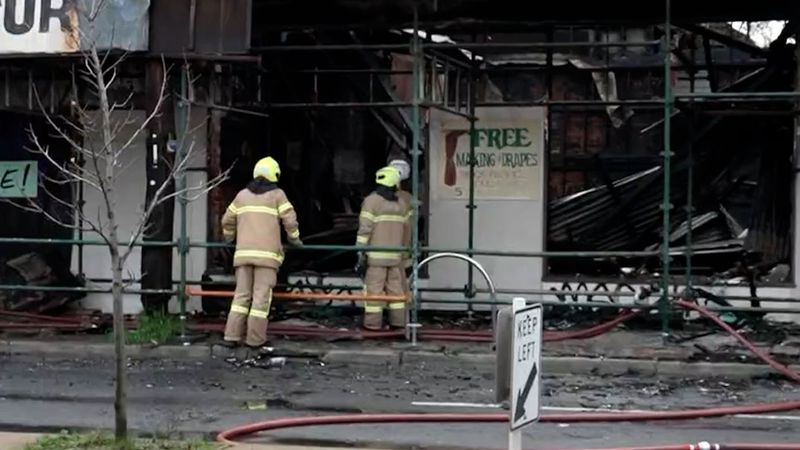 حريق هائل في ملبورن وإجلاء السكان بعد تحذيرات من الاختناق
