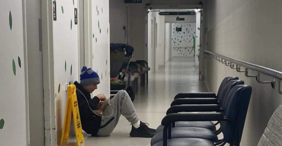 فيكتوريا مراهق مصاب بالسرطان ينتظر 27 ساعة قبل دخول المستشفى