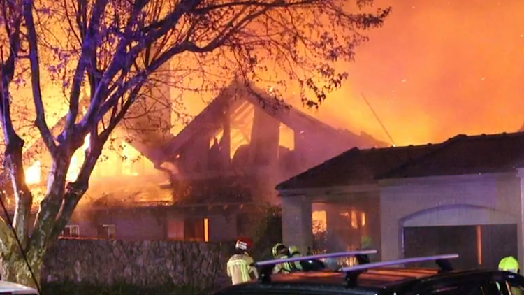 حريق كارثي يدمر منزل فخم بقيمة 24 مليون دولار في سيدني