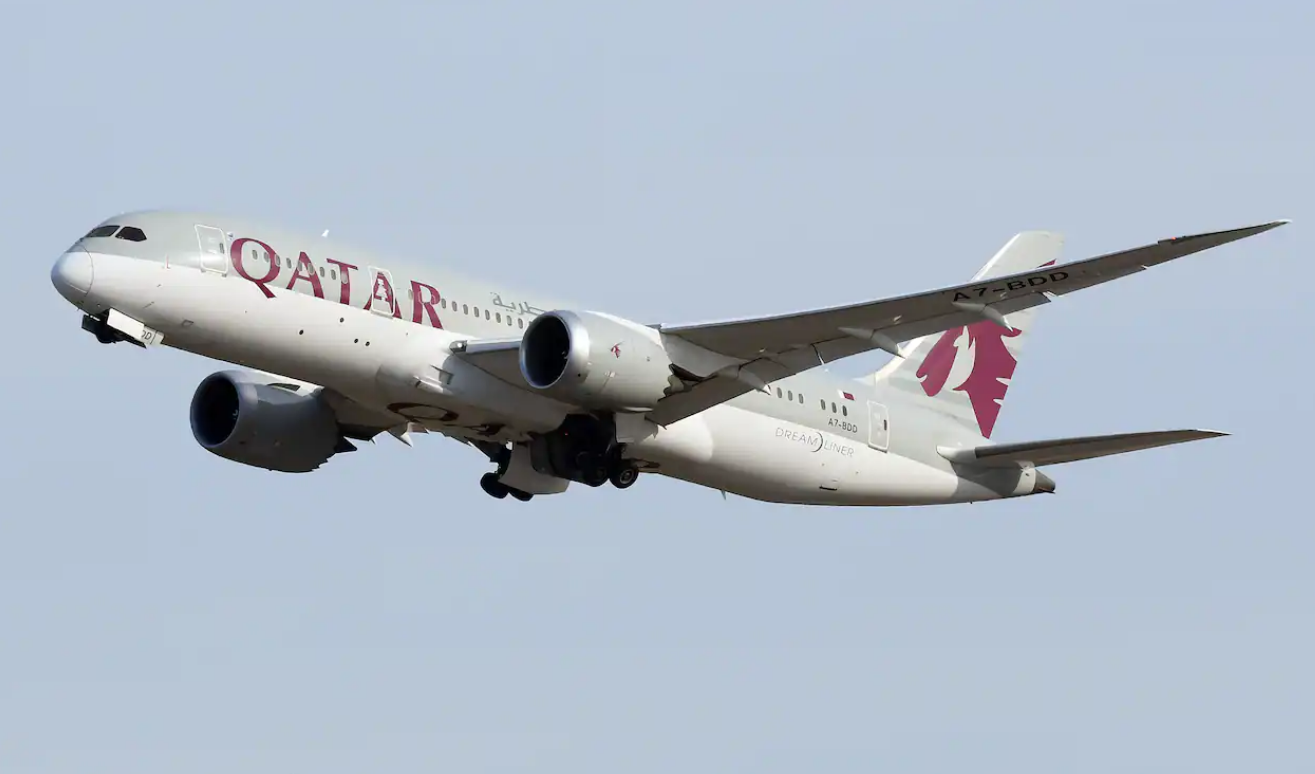 قرار حظر طيران قطر في أستراليا تأثير التفتيشات العارية والجدل المتزايد
