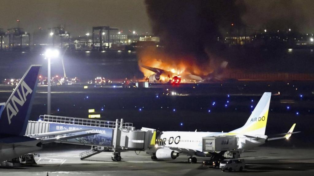 "أستراليون ينجون بأعجوبة بعد وفاة خمسة أشخاص في اصطدام طائرتين يابانيتين" 